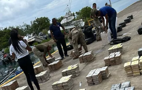 Capturan a seis personas con cargamento millonario de droga 
