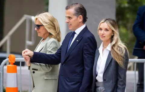 Hijo de Joe Biden culpable por posesión ilegal de arma