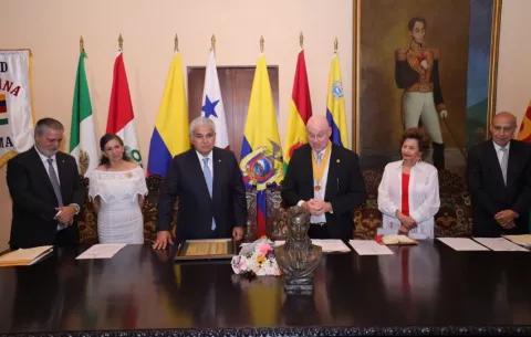 Mulino se compromete en restablecer el Estado republicano en Panamá