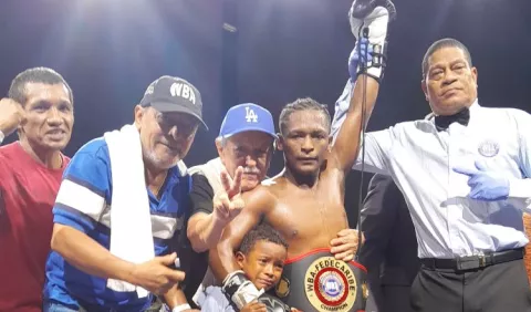 Leroy 'El Sensacional' Estrada sale por la puerta ancha