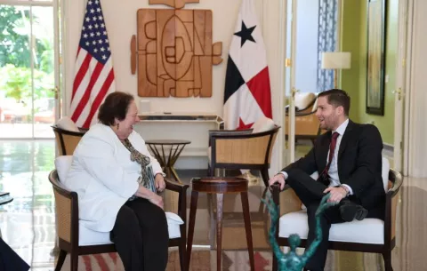  Embajadora de Estados Unidos elogia iniciativas de Mayer Mizrachi 