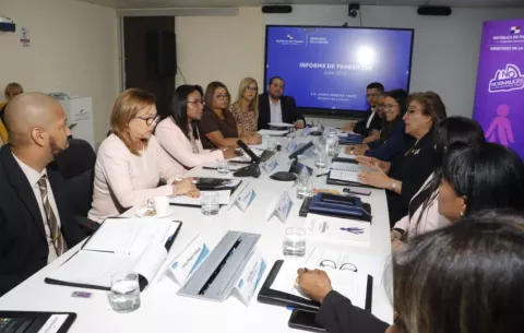 Ministerio de la Mujer realiza primera reunión de transición