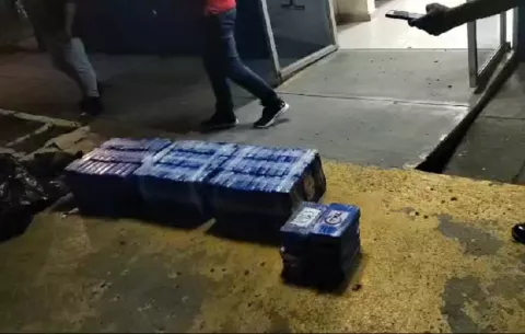 Decomisan droga que iba oculta en auto remolcado por una grúa