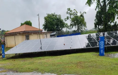 Empresa en La Chorrera pone en operación granja con 250 paneles solares 