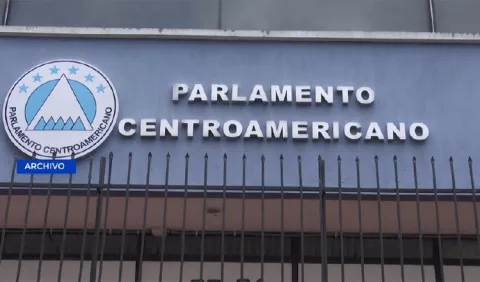 PRD presiona para que se le otorgue curul del Parlacen a De León