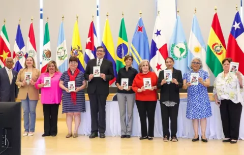 MIDES presenta política pública a favor de las Personas mayores