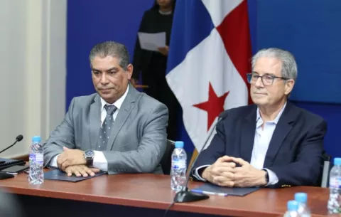  Proceso de transición en el Minsa aborda situación del sistema sanitario