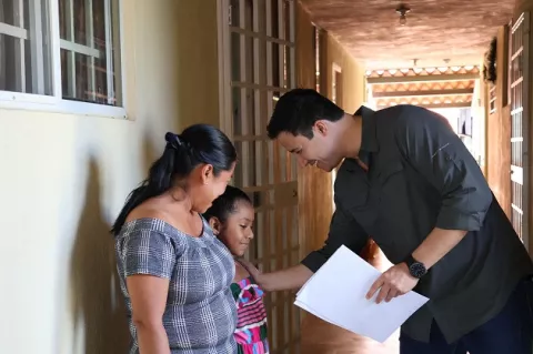 Residentes de urbanización San Antonio reciben sus escrituras