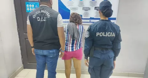 Aplazan audiencia de mujer vinculada a homicidio de adulto mayor
