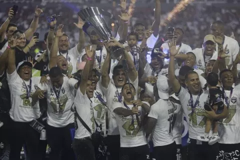 Tauro gana el clásico al Plaza Amador y alcanza su título 17