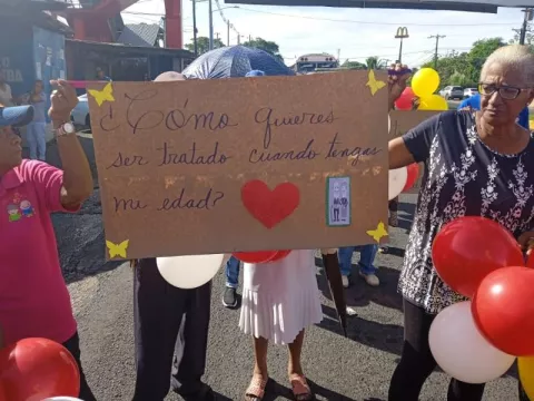 Adultos mayores colonenses demandan respeto