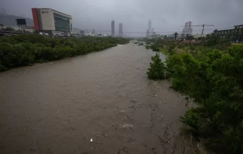 Alberto tocó tierra en el noreste de México y deja tres muertos