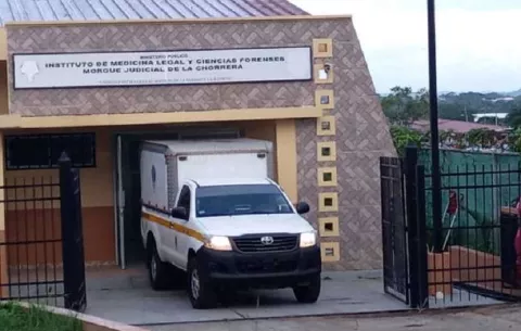 Hombre acribillado en Cerro Silvestre está en la morgue sin identificar