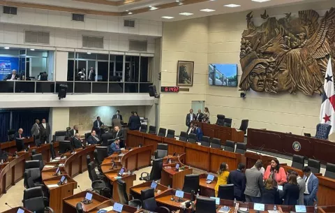  Sesión permanente para conformar comisiones se suspende hasta el lunes