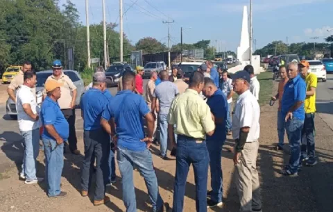 Taxistas de Azuero protestan hoy por rebaja del combustible y por otras peticiones