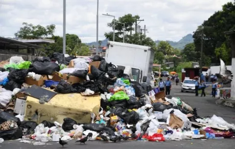 Revisalud solo cumple con el 56% del plan de recolección de basura en San Miguelito