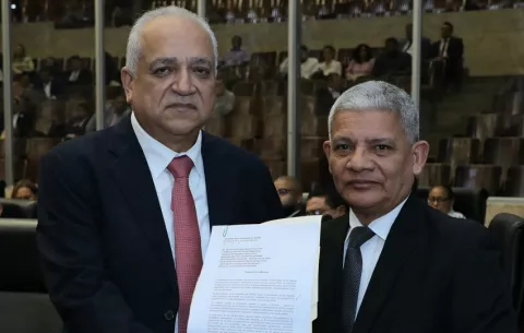Camacho presenta iniciativa para evitar abusos judiciales