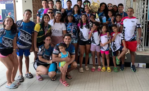 Club de natación de la Chorrera gana bicampeonato