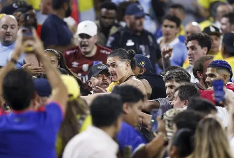 Conmebol 'condena' la violencia, tras la pelea de uruguayos y colombianos
