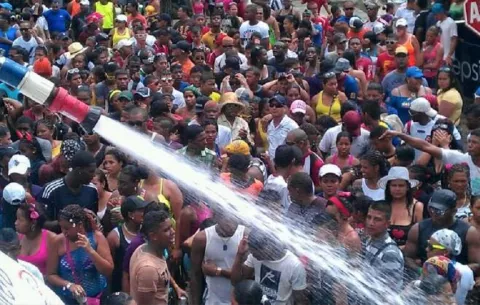Polémica por la suspensión de actividades bailables y venta de licor en Colón
