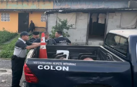 Llegan hasta su casa en la Playita de Colón y le sueltan bala