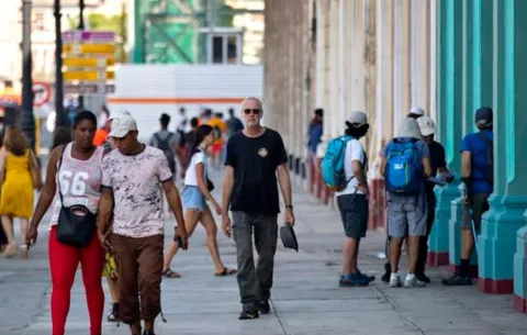 Población de Cuba en 2024 cae a menos de 10 millones y 'seguirá decreciendo'