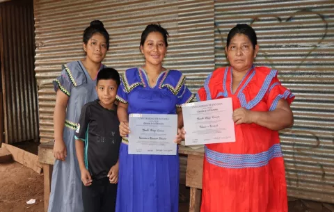 Isidora Carrera, la mujer Ngäbe Buglé que educó a su hija con la Red de Oportunidades
