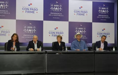 Expresidentes condenan impedimento del vuelo que iba a Venezuela 