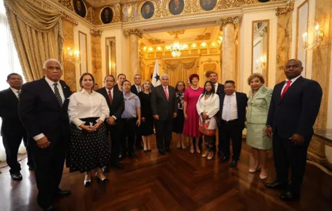  José Raúl Mulino juramenta a los nuevos gobernadores
