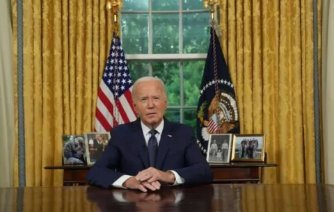Biden está decidido a seguir en la carrera presidencial pese a presiones