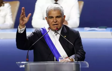 Mulino dice que es de 'centro derecha', no de derecha radical