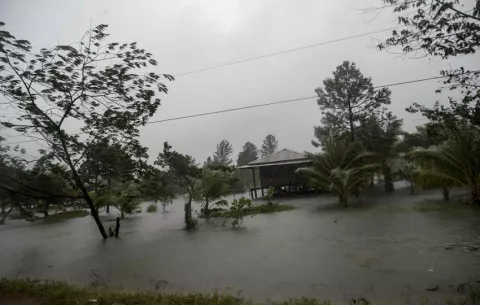 Niños centroamericanos sufren el cambio climático, hambre y emigración