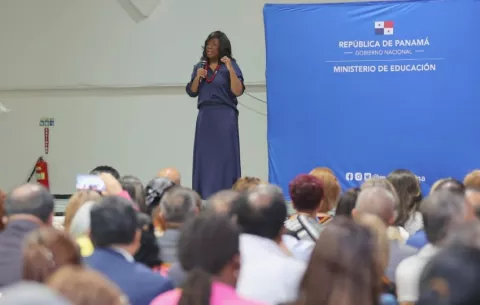 Ministra Molinar se reunió con más de 3,000 directores de escuelas