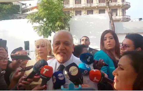  Camacho: Yo no necesito ‘show’ ni pertenecer a una bancada grande