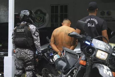 Capturan en Panamá a otro miembro de la mara Barrio 18 requerido por El Salvador
