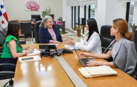 Alianza entre el Mides y Mitradel busca impulsar el empleo entre los jóvenes
