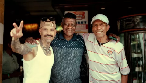 Mike Bahía se confiesa en su documental 'Desde la sucursal del cielo'