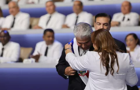 Mulino asume la presidencia sin olvidar a su amigo Martinelli