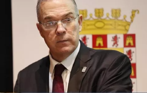 Fábrega se defiende y pide presentar denuncias