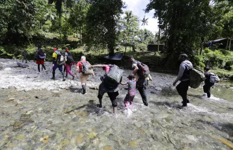 Darién, un infierno que los migrantes disfrazan como una aventura para sus hijos