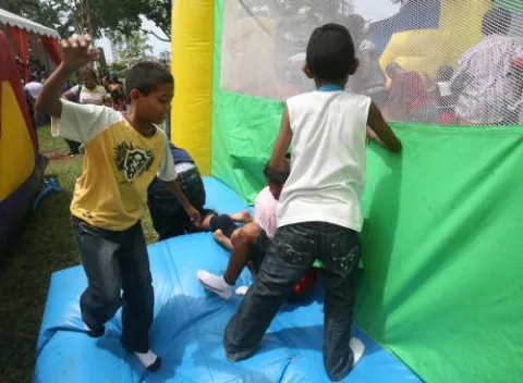Celebración del Día del Niño y la Niña: 'La vuelta al mundo en un día'
