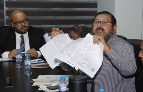 Pacientes piden cancelación de la licitación de salas de hemodiálisis