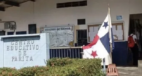 Se cansaron, no dan clases por falta de agua en Parita