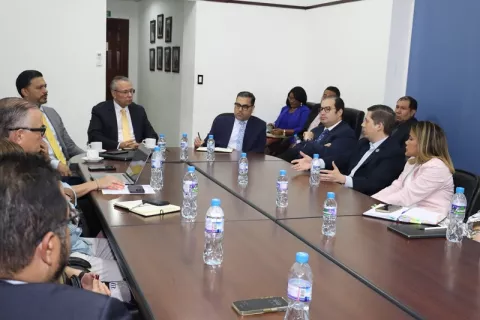 ARAP se reúne con gremios jurídicos marítimo y pesquero 