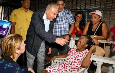 Afectados por inundaciones en San Cristóbal reciben asistencia del Mides