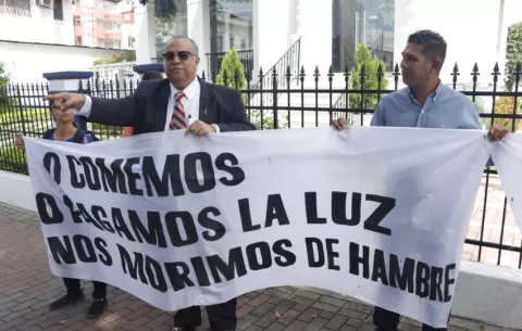 Silvio Guerra presenta denuncia penal contra las compañías eléctricas