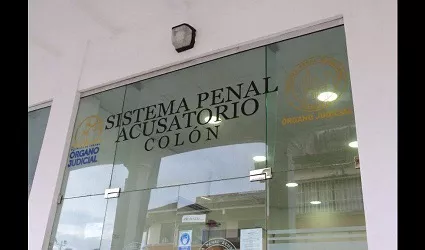 Docente pervertido involucró a menor en actos sexuales