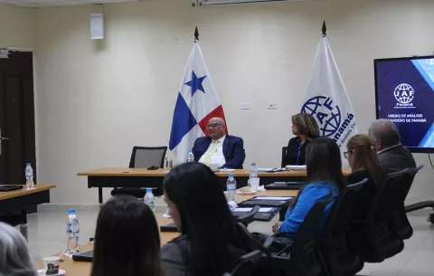 UAF se reúne con oficiales de cumplimiento de los bancos  