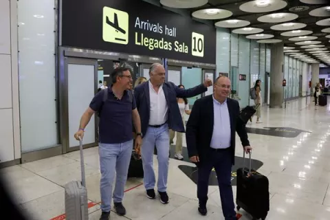 Políticos españoles expulsados de Venezuela denuncian 'falta de limpieza' en elecciones