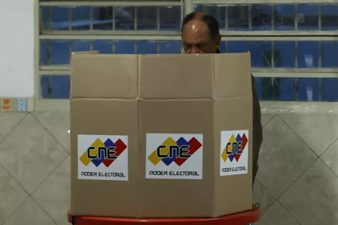Comienzan a abrir los centros electorales en Venezuela para las presidenciales